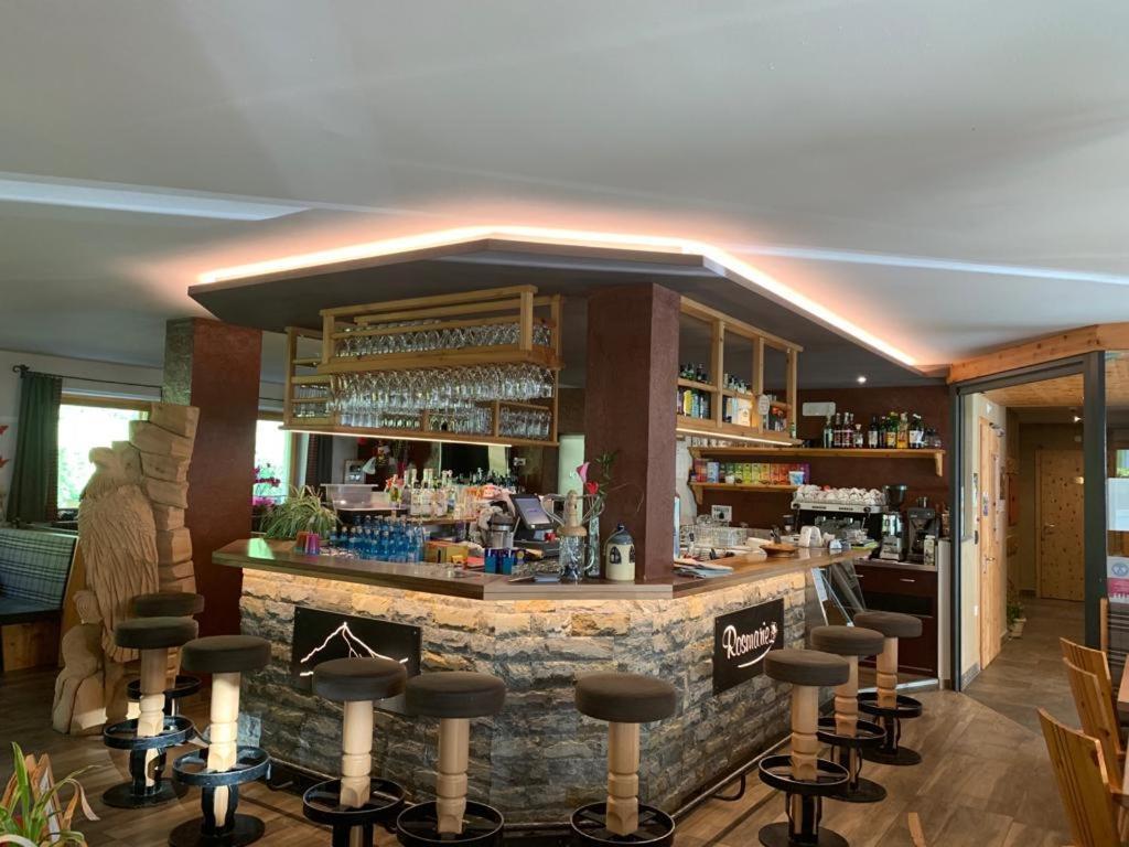 Hotel Restaurant Rosmarie Pfelders Extérieur photo