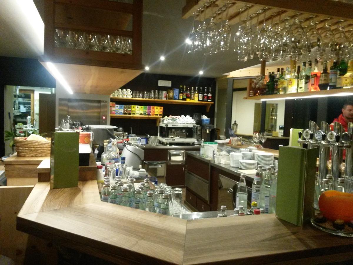 Hotel Restaurant Rosmarie Pfelders Extérieur photo