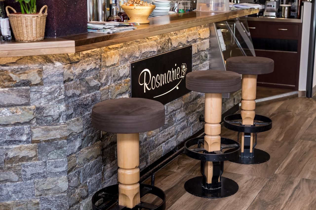 Hotel Restaurant Rosmarie Pfelders Extérieur photo